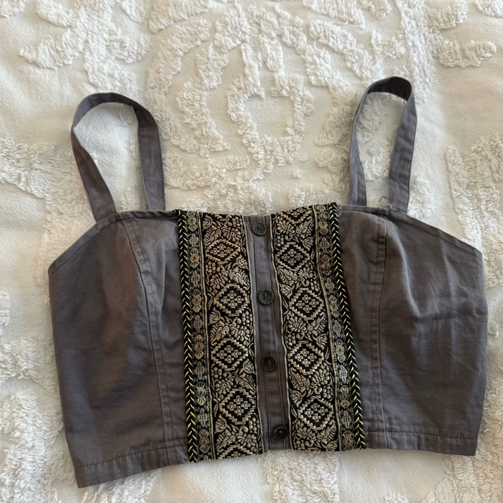 BEAUTIFUL GREY EMBROIDERED CROP TOP SIZE MEDIUM. MINT CONDITION.
